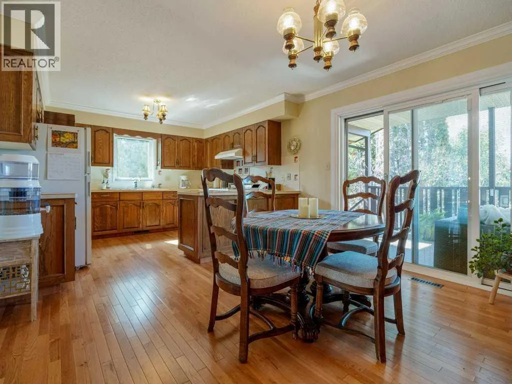 84 Elm Crescent S
