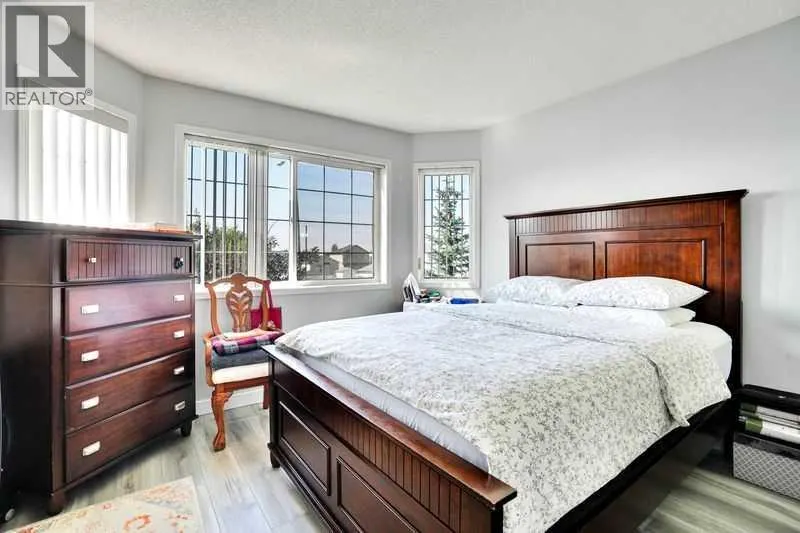8 MARTIN CROSSING Crescent NE