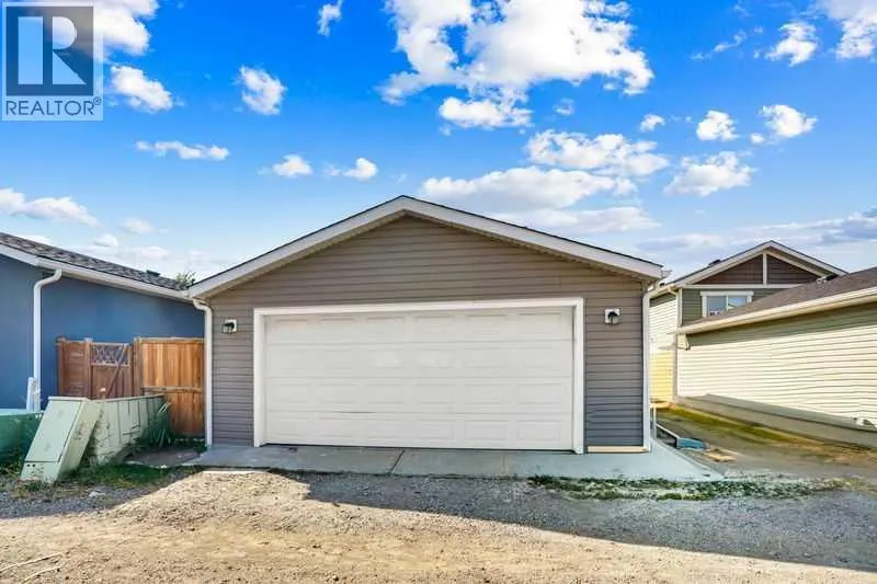 8 MARTIN CROSSING Crescent NE