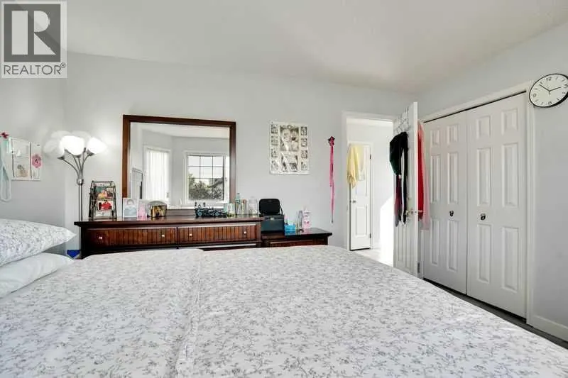 8 MARTIN CROSSING Crescent NE