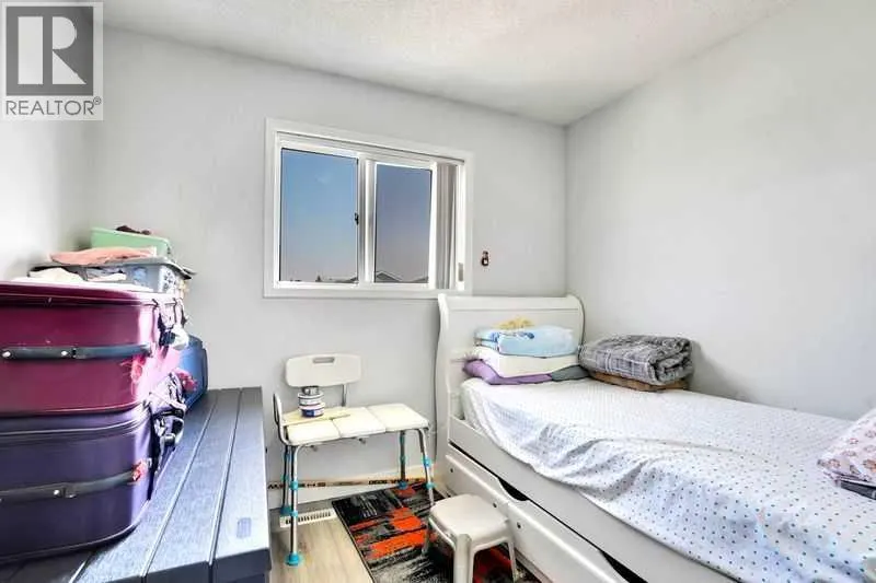 8 MARTIN CROSSING Crescent NE