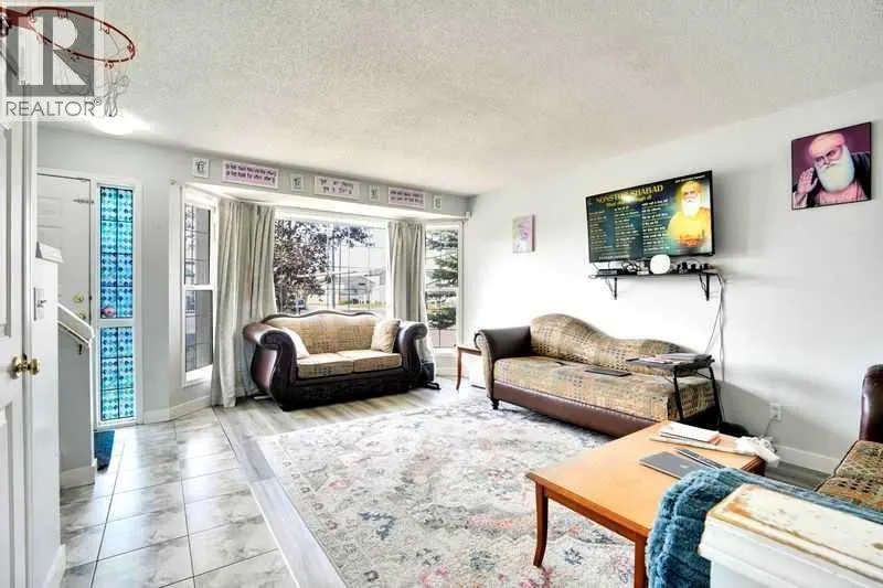 8 MARTIN CROSSING Crescent NE