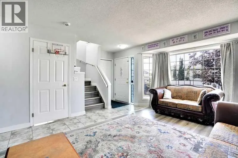 8 MARTIN CROSSING Crescent NE