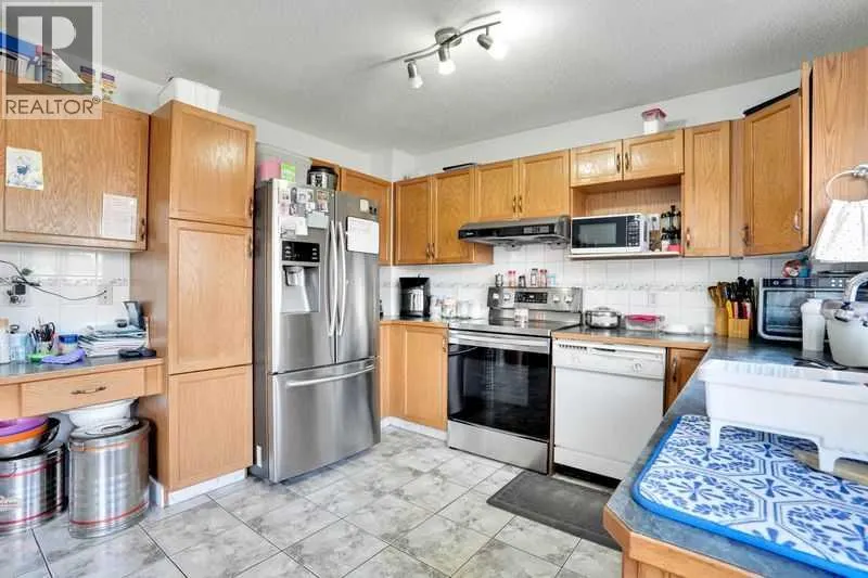 8 MARTIN CROSSING Crescent NE