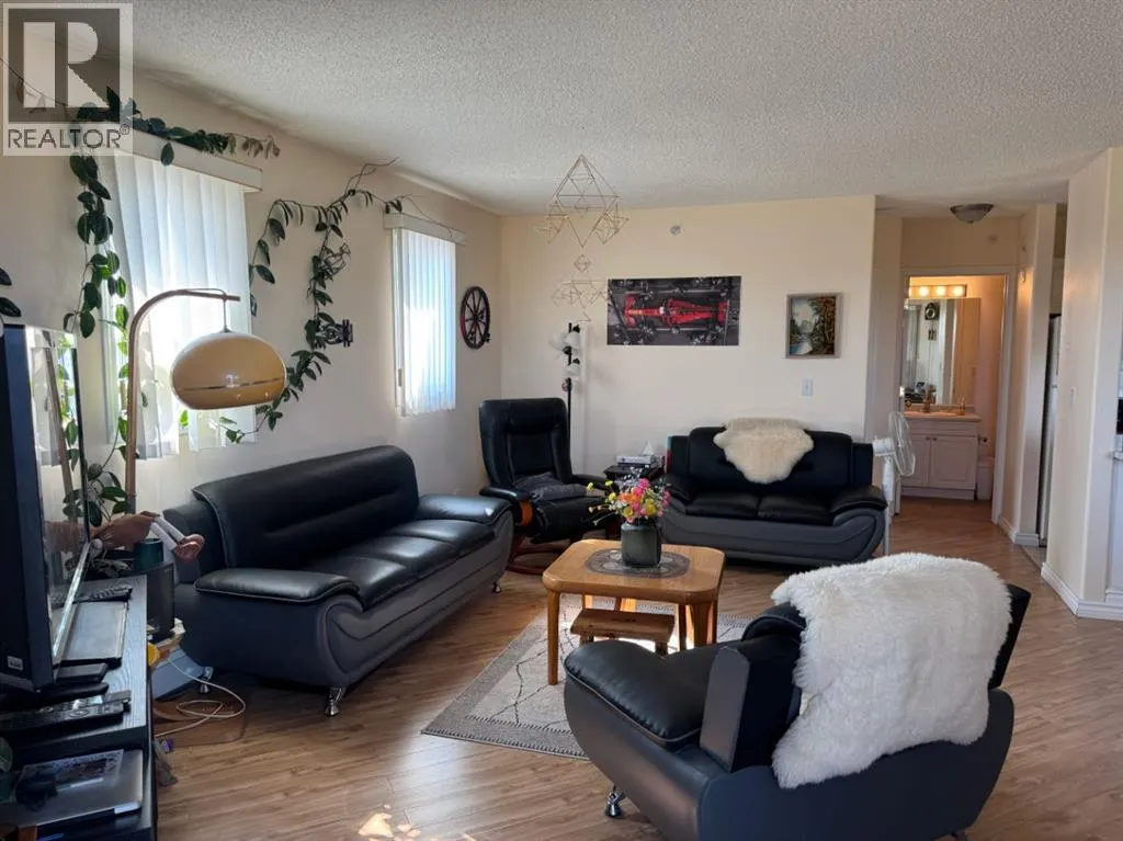 401, 9932 100 Avenue