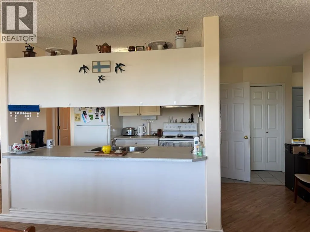 401, 9932 100 Avenue