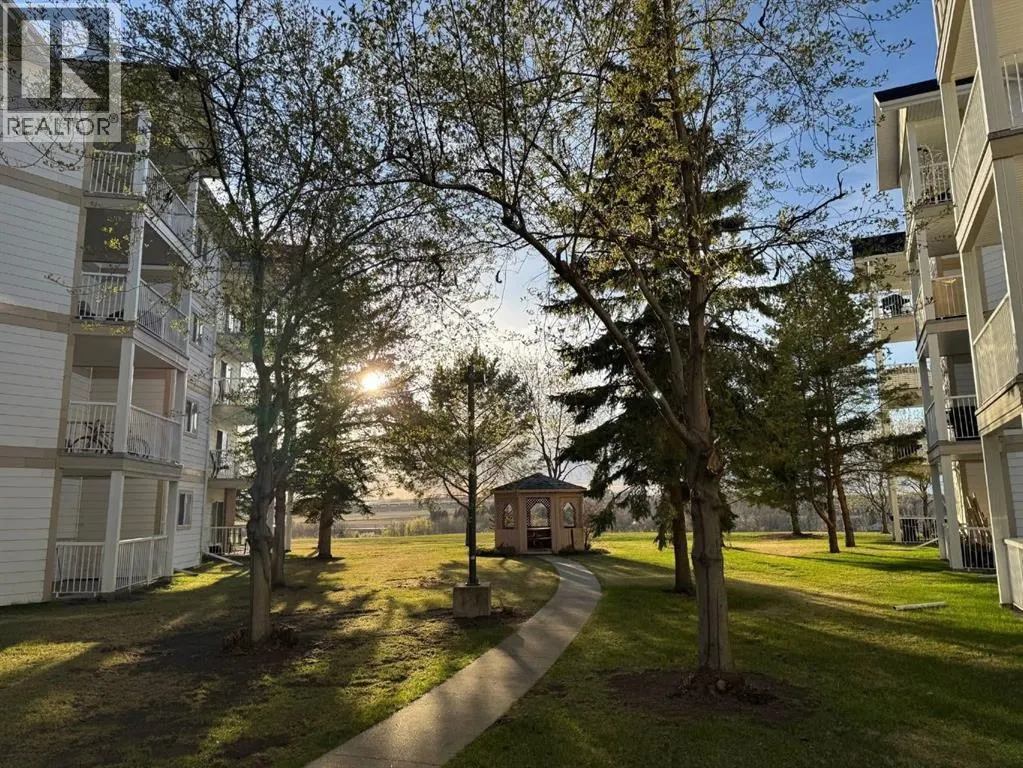 401, 9932 100 Avenue