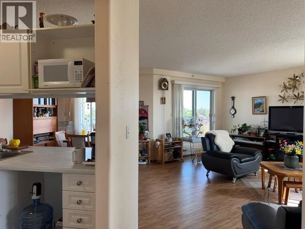401, 9932 100 Avenue