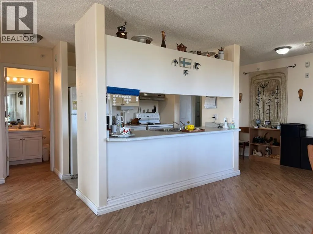 401, 9932 100 Avenue