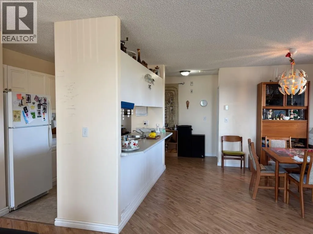 401, 9932 100 Avenue