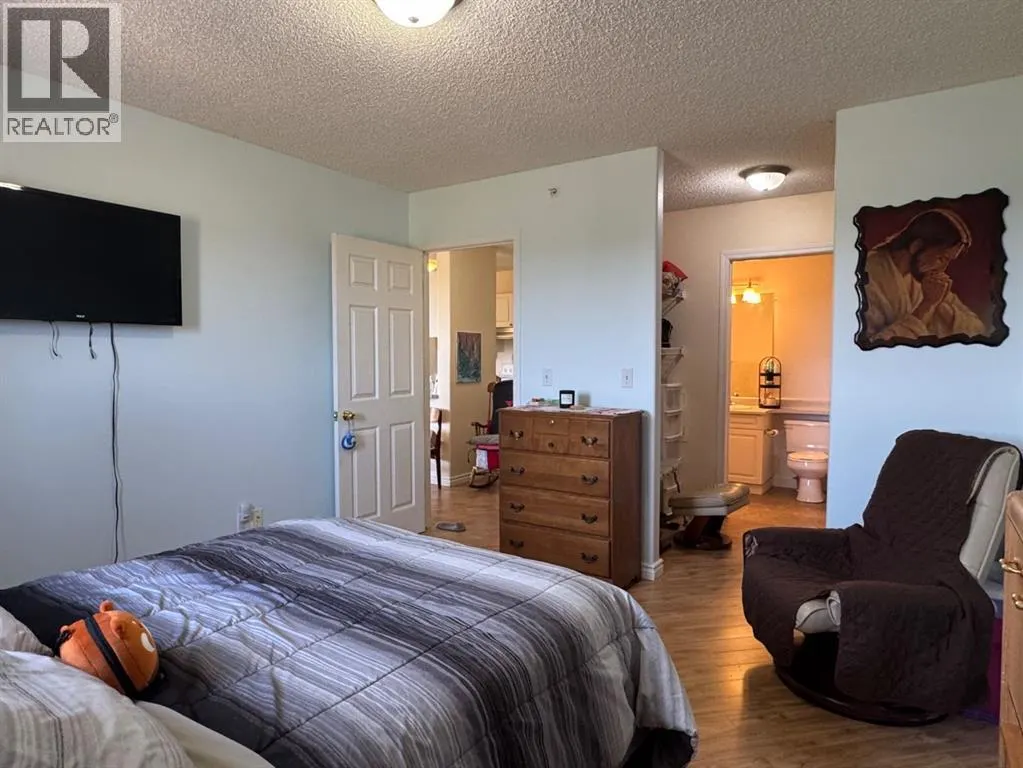 401, 9932 100 Avenue