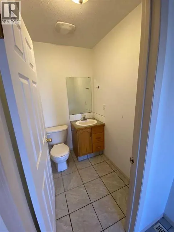 1A, 104 Upland Trail W