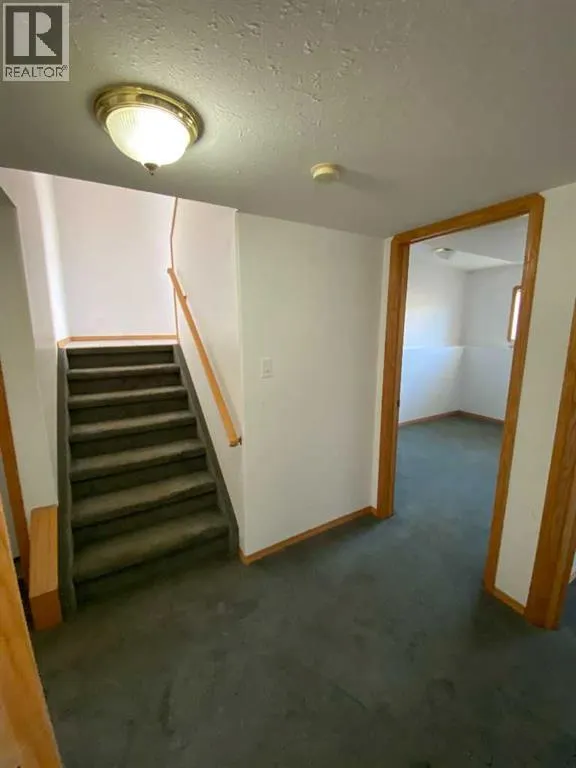 1A, 104 Upland Trail W