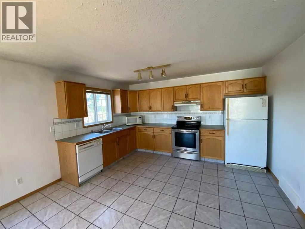 1A, 104 Upland Trail W