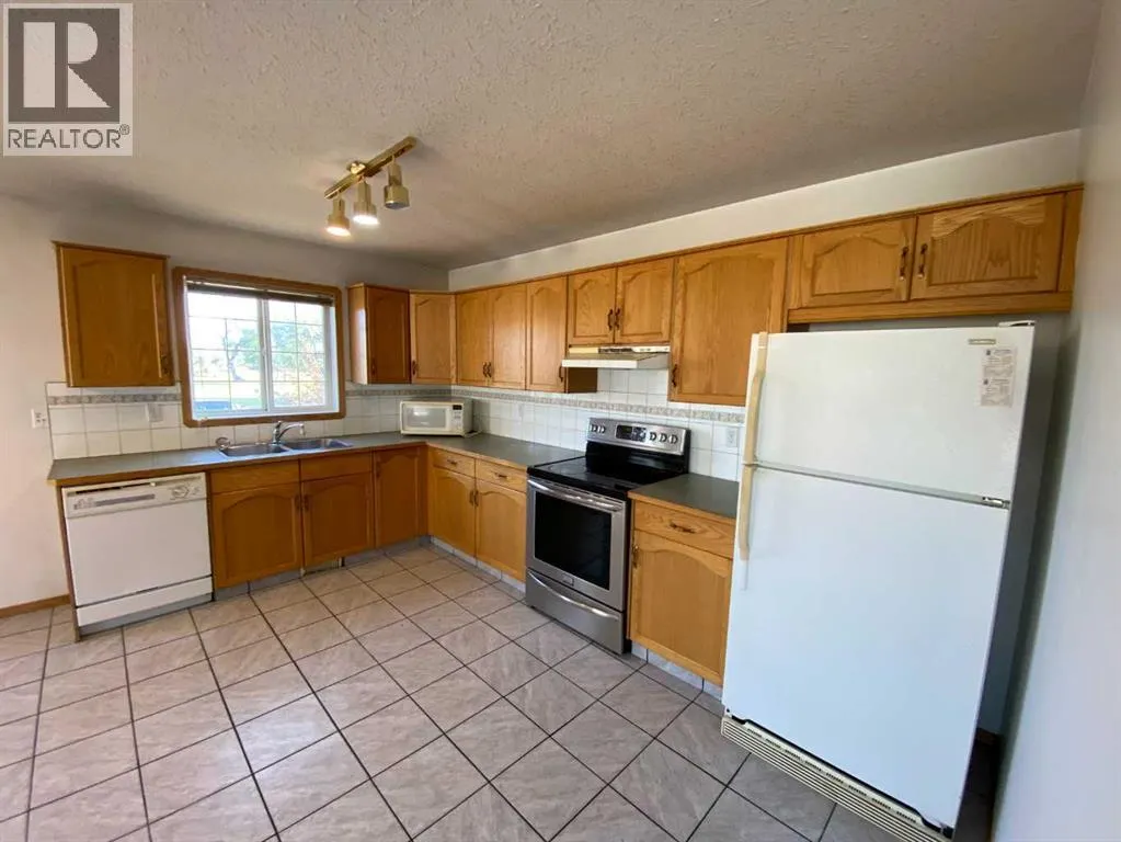 1A, 104 Upland Trail W