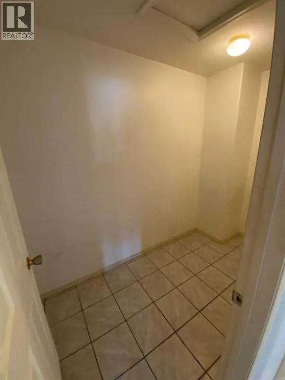 1A, 104 Upland Trail W