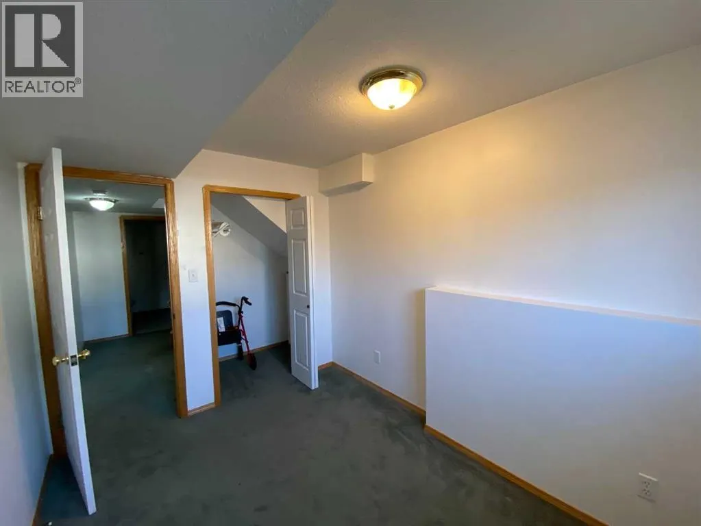 1A, 104 Upland Trail W