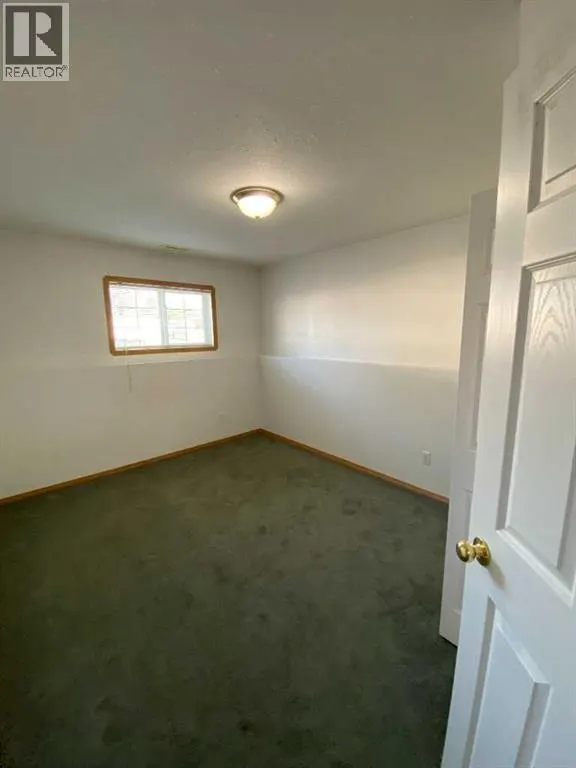 1A, 104 Upland Trail W