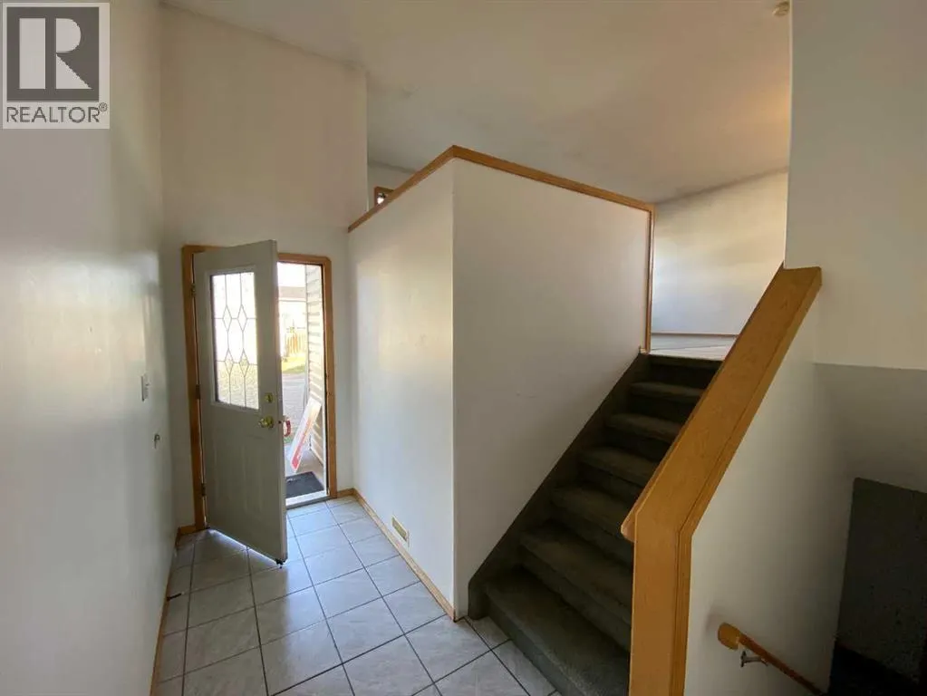 1A, 104 Upland Trail W
