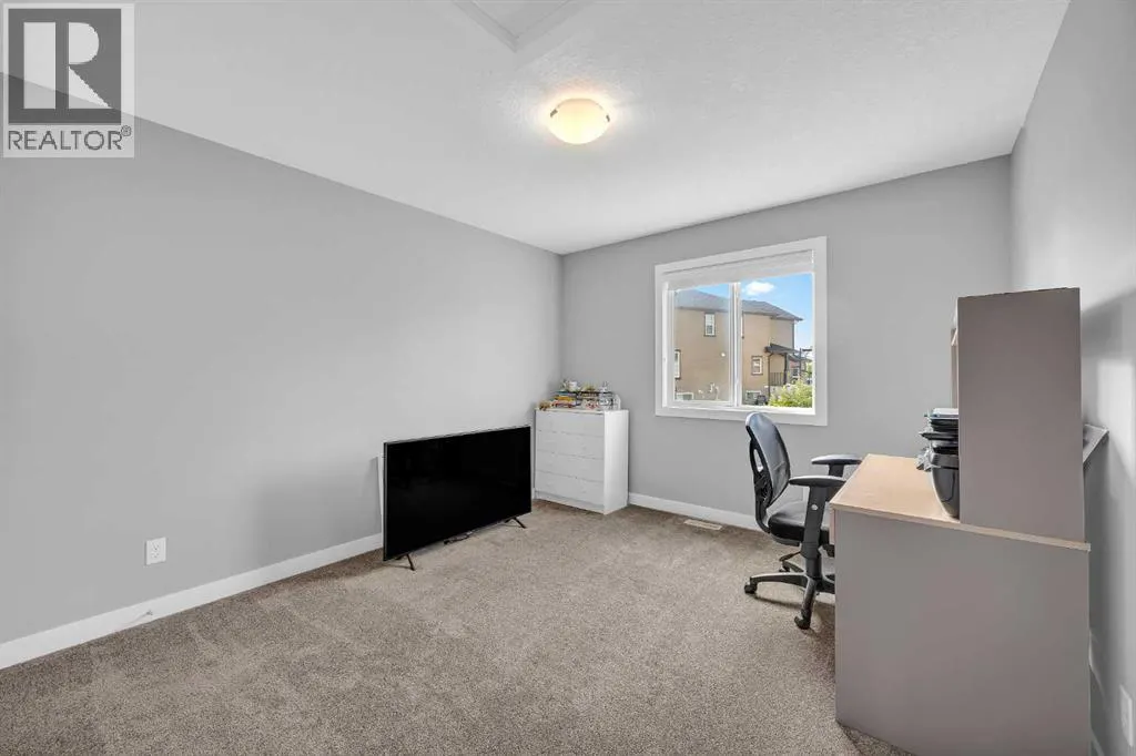 199 Evansglen Circle NW