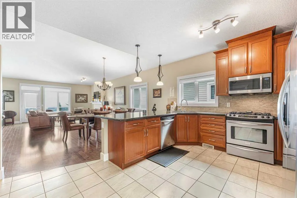 533 Rocky Vista Gardens NW