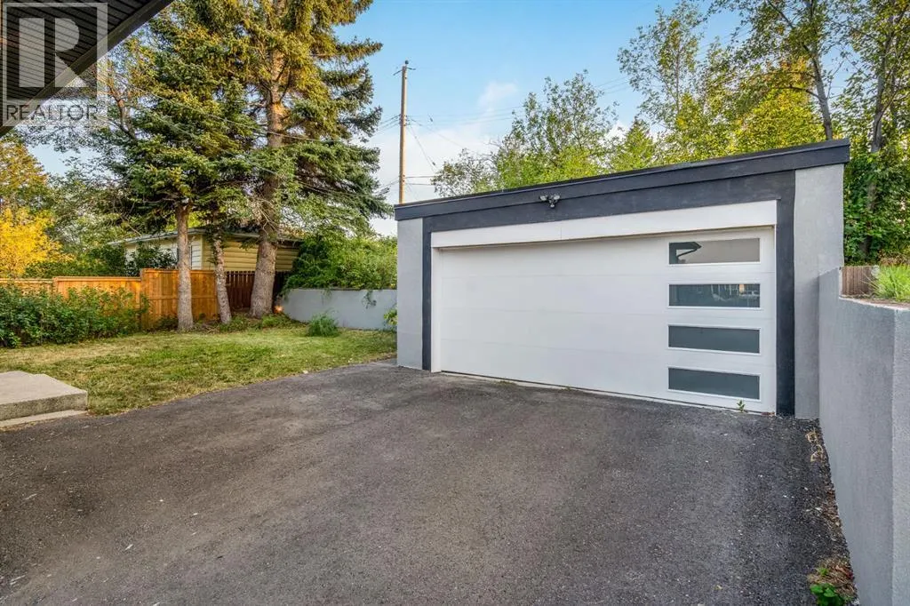 135 Thorncrest Road NW