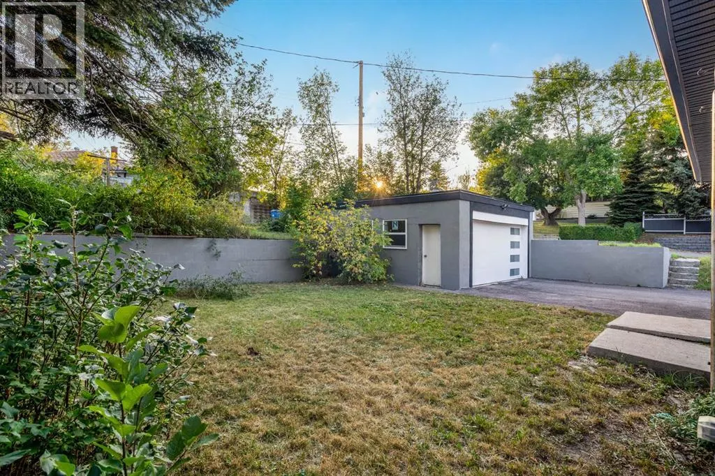 135 Thorncrest Road NW