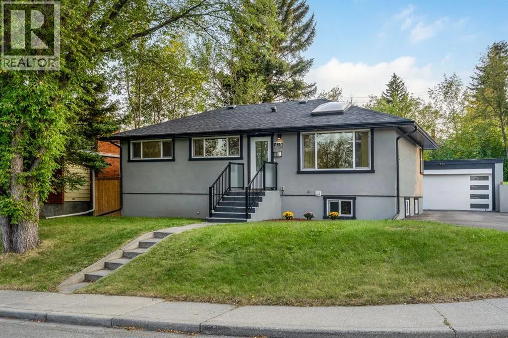 135 Thorncrest Road NW