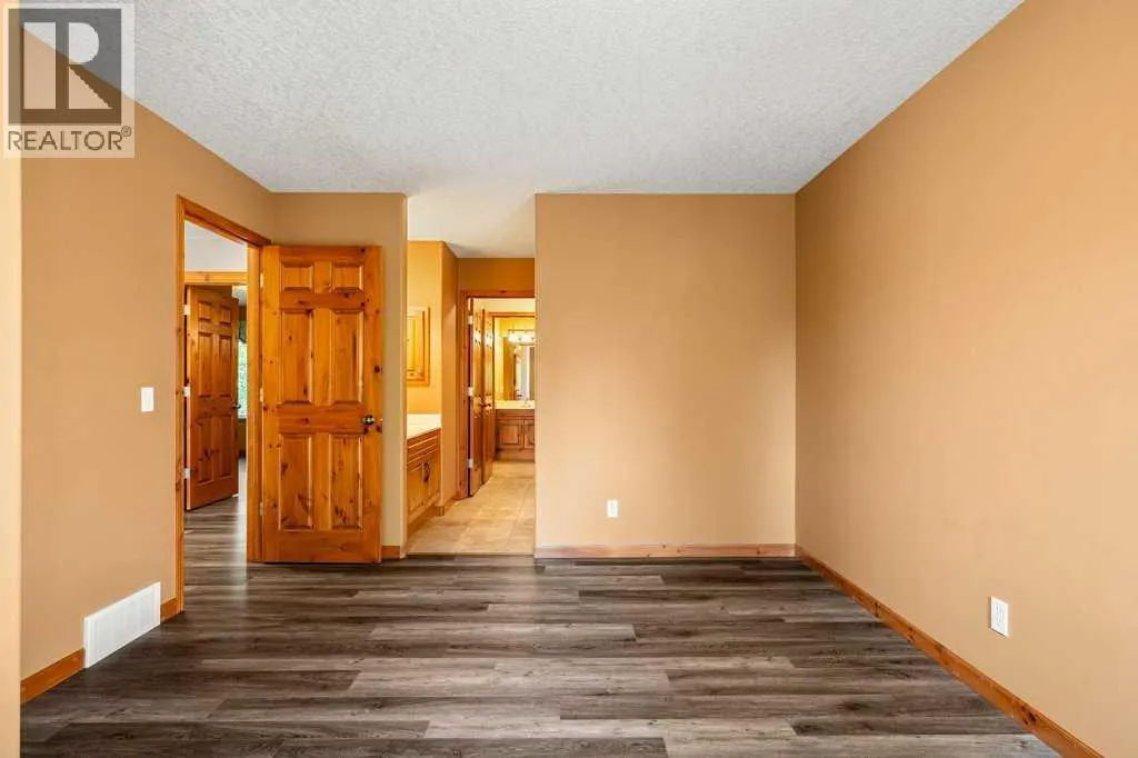 136 Cranwell Crescent SE