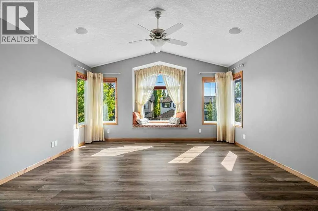 136 Cranwell Crescent SE