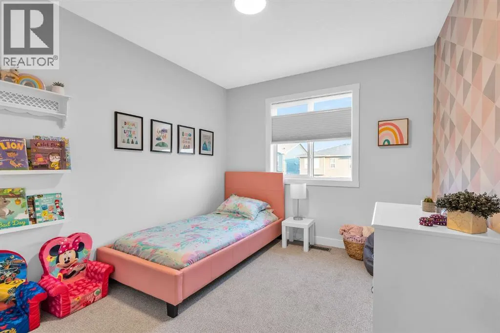 32 Legacy Reach Crescent SE