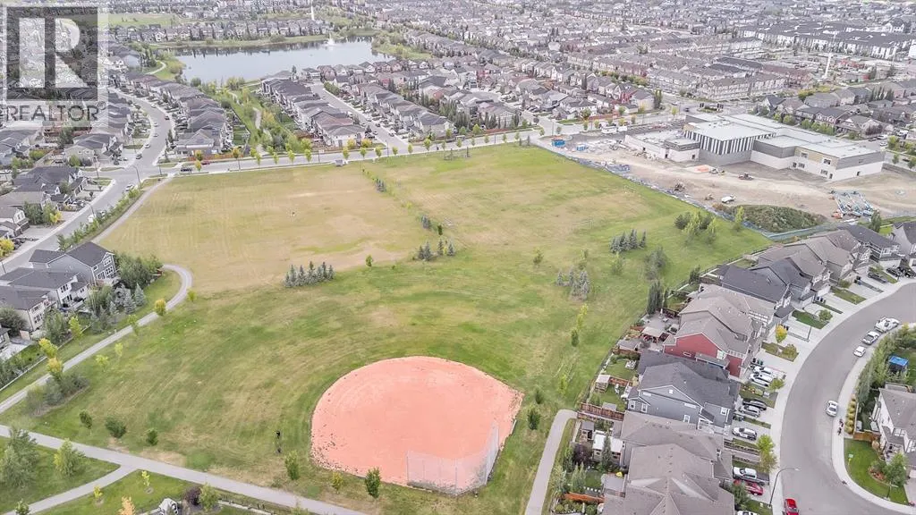 32 Legacy Reach Crescent SE