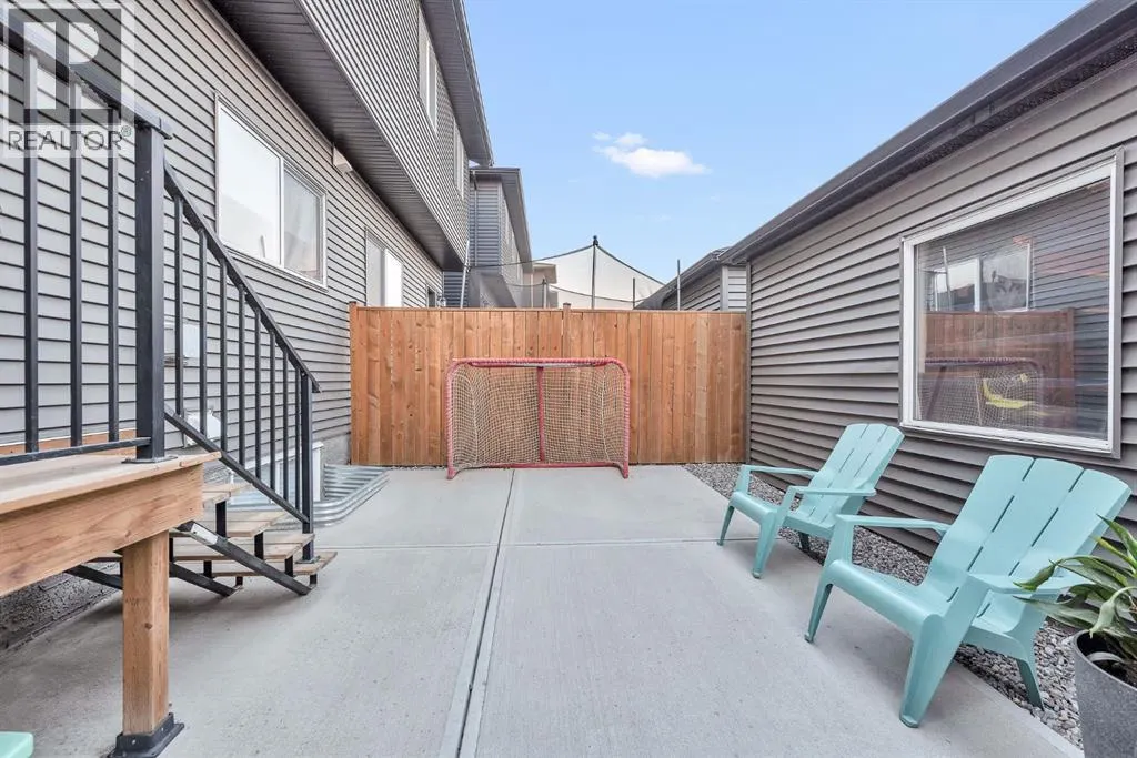 32 Legacy Reach Crescent SE