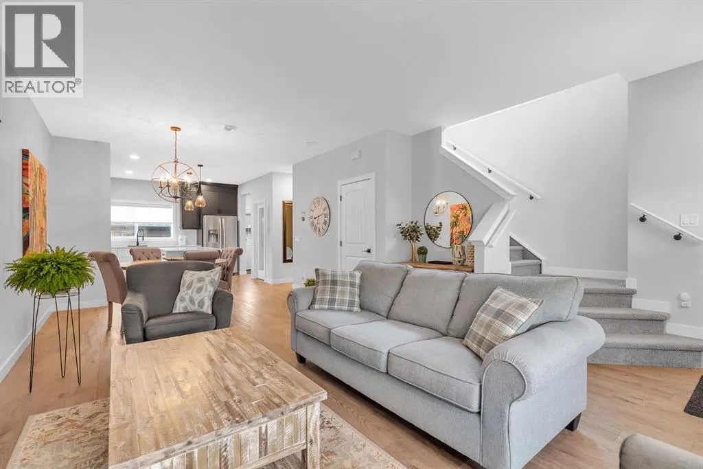 32 Legacy Reach Crescent SE