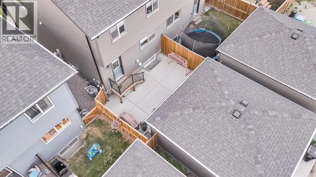 32 Legacy Reach Crescent SE