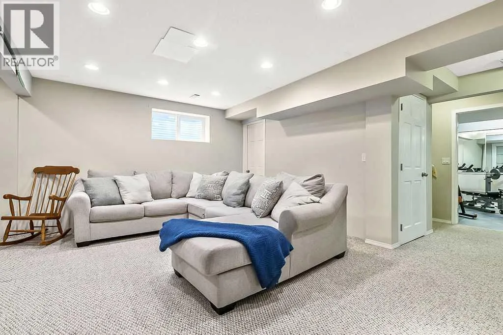 83 Crystalridge Close