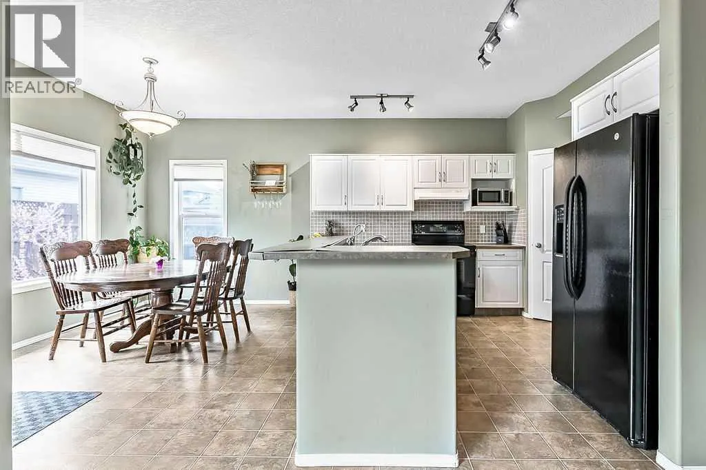 83 Crystalridge Close