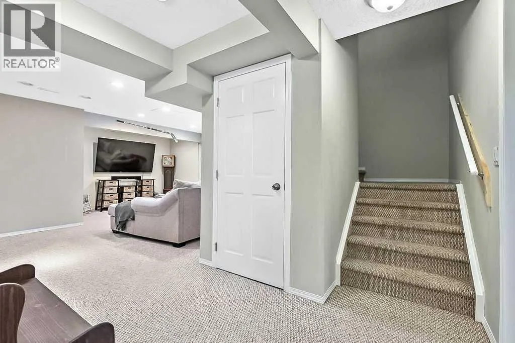 83 Crystalridge Close