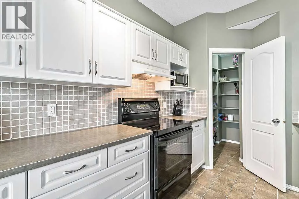 83 Crystalridge Close