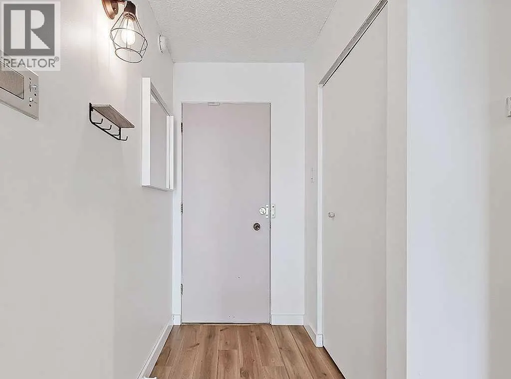 302, 332 Cedar Crescent SW