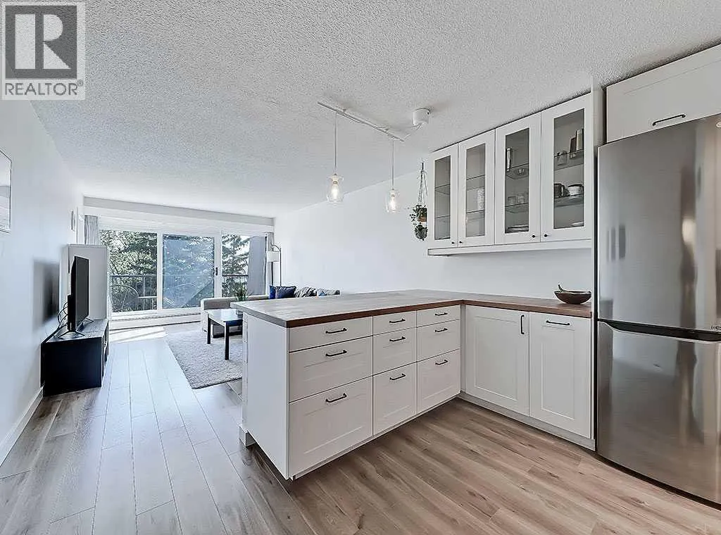 302, 332 Cedar Crescent SW