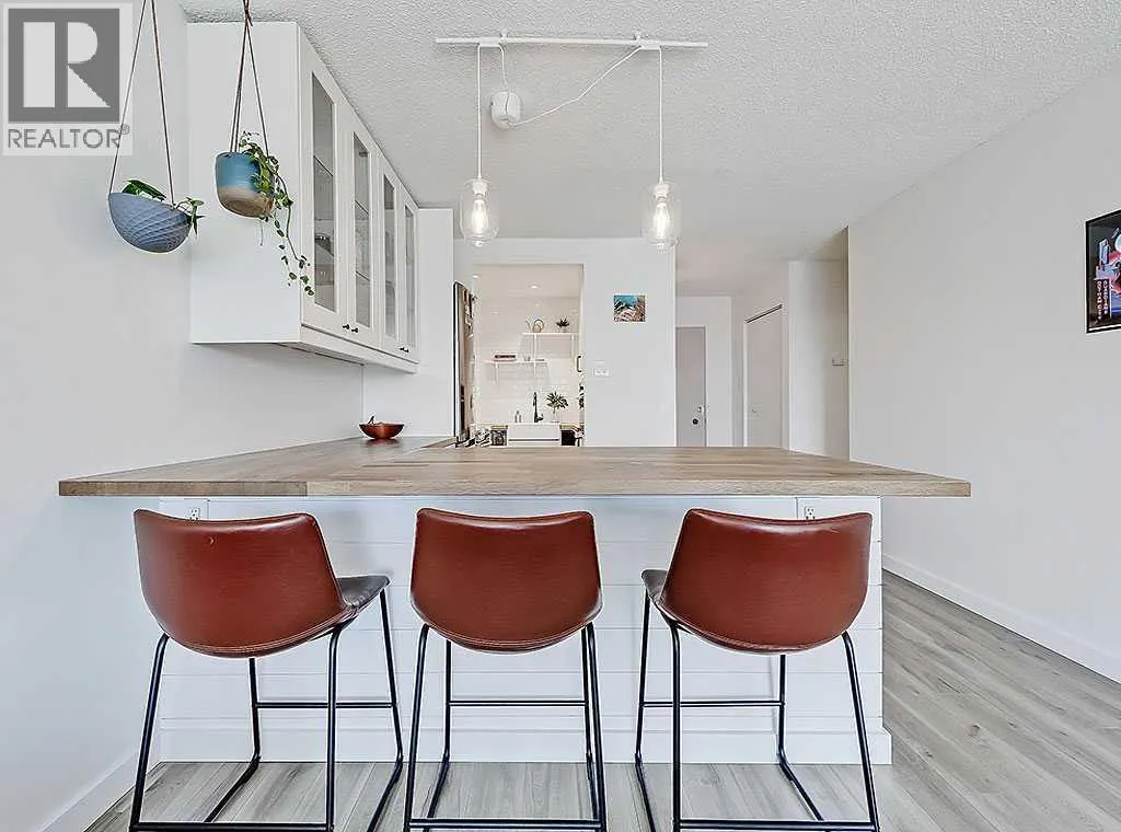302, 332 Cedar Crescent SW