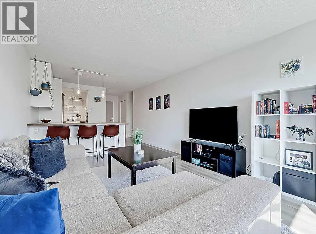 302, 332 Cedar Crescent SW