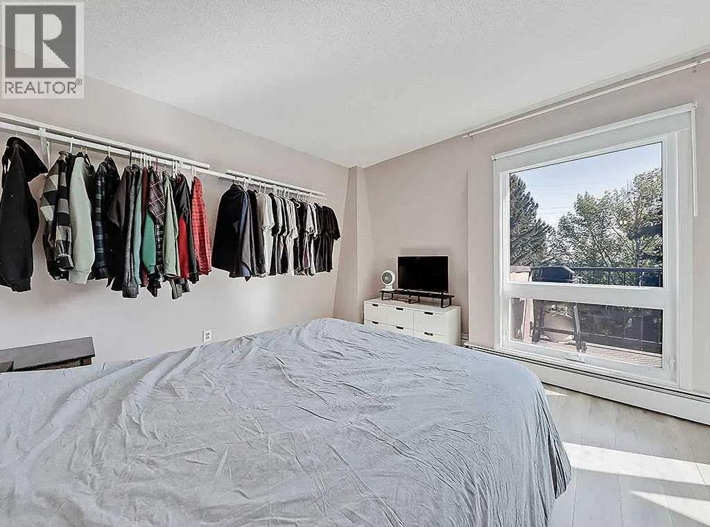 302, 332 Cedar Crescent SW