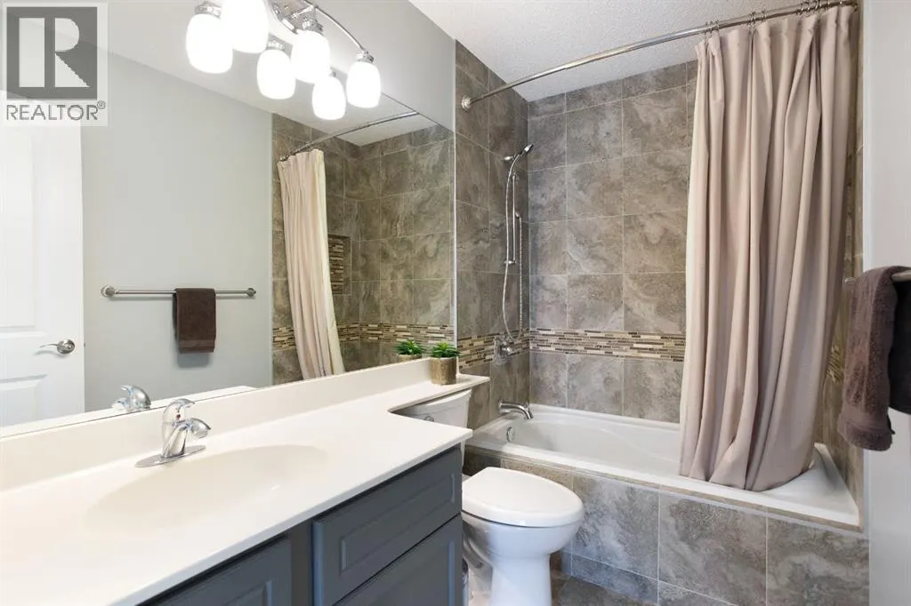 126 Elizabeth Way SE