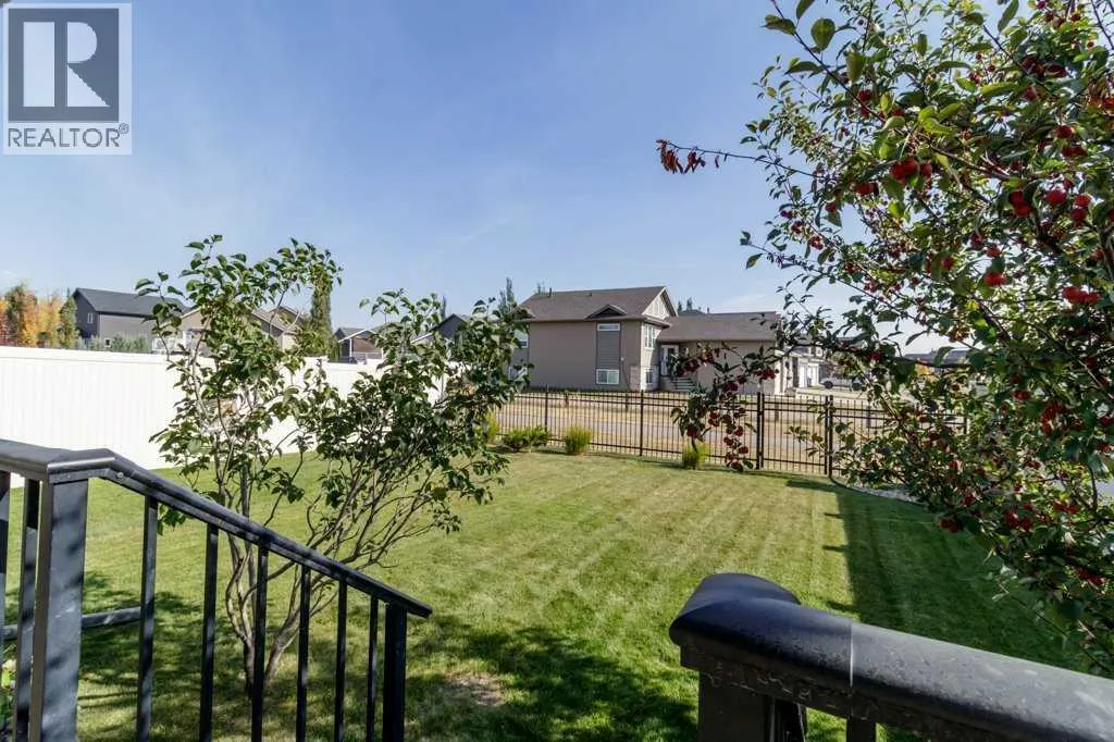 3 Vista Close