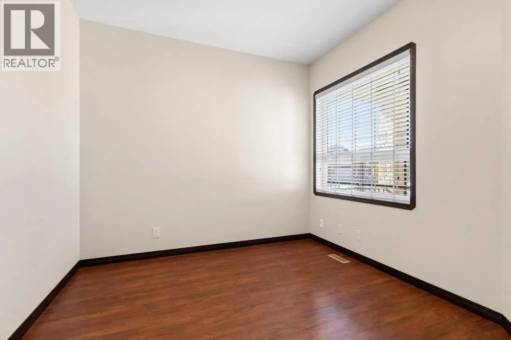 3 Vista Close