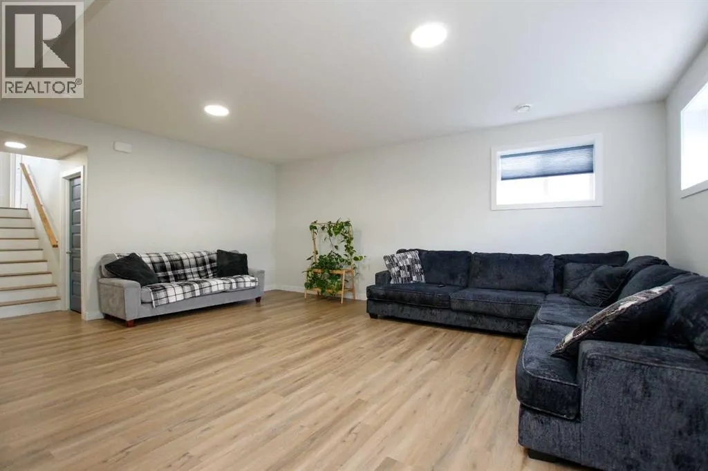 7 Thayer Close