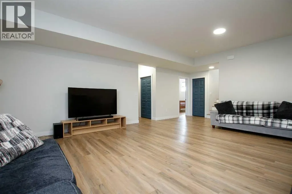 7 Thayer Close