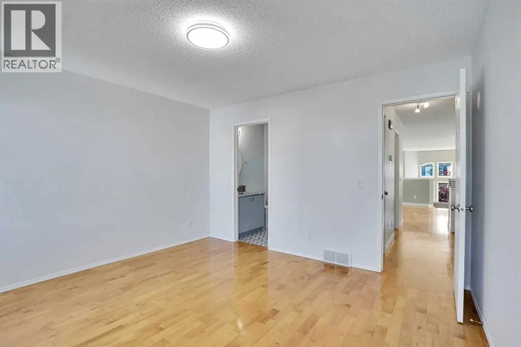307 Arbour Grove Close NW